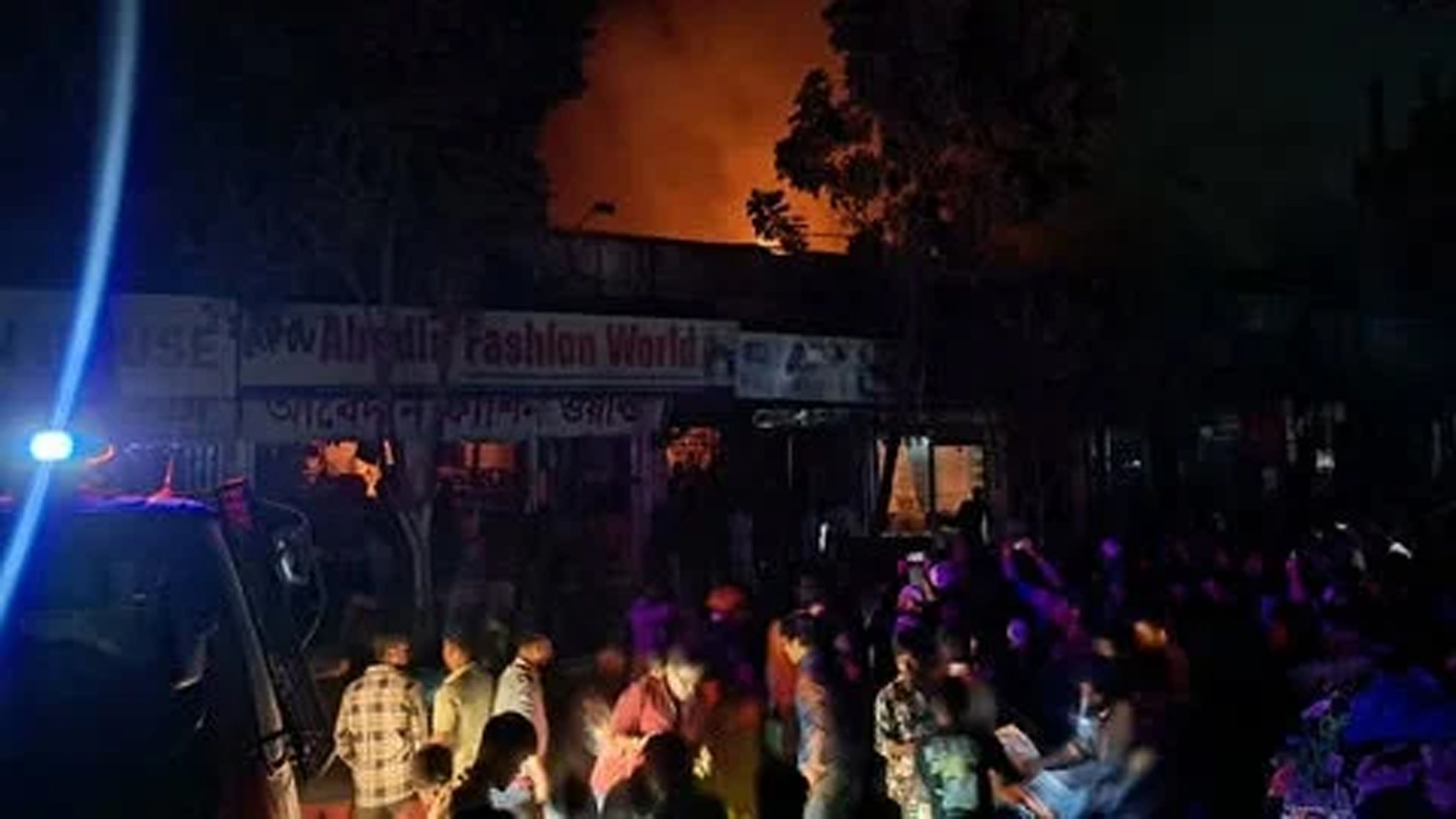 রাজধানীর ভাটারায় মার্কেটে ভয়াবহ আগুন