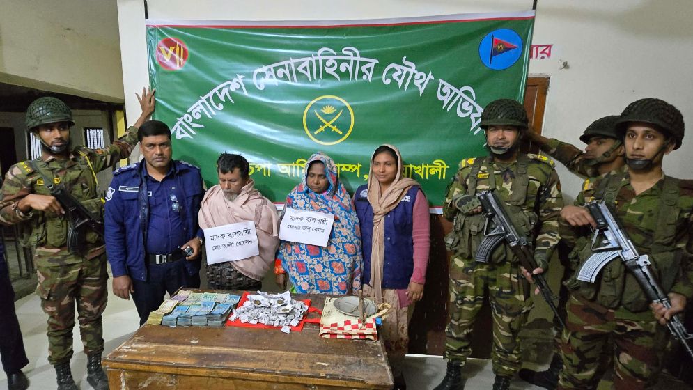 যৌথ বাহিনীর অভিযানে মাদকসহ স্বামী-স্ত্রী গ্রেফতার