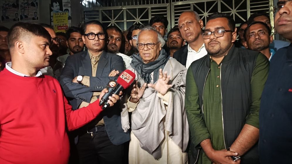 দুর্যোগে মানুষের পাশে থাকাই বিএনপির রাজনীতি: রিজভী