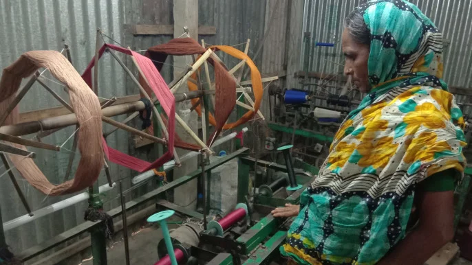স্থলপথে বাণিজ্য বিধিনিষেধে হুমকির মুখে টাঙ্গাইলের তাঁত শিল্প