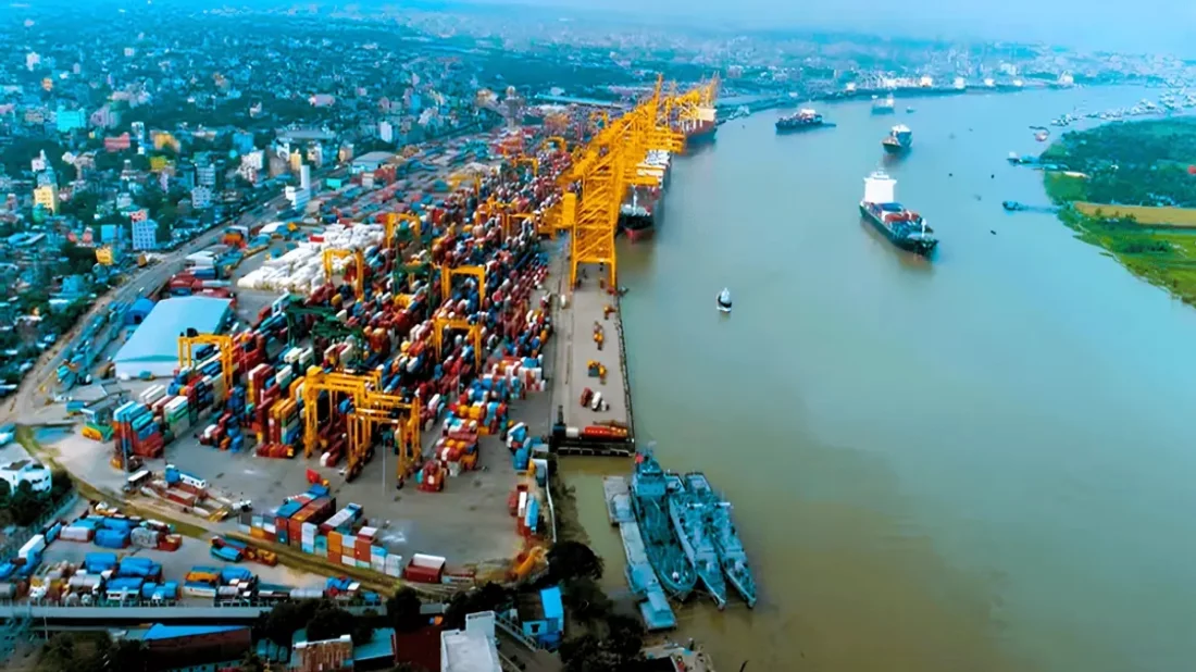 সরকারি উদ্যোগের প্রতিবাদে চট্টগ্রাম বন্দর শ্রমিকদের অনির্দিষ্টকালের কর্মবিরতি