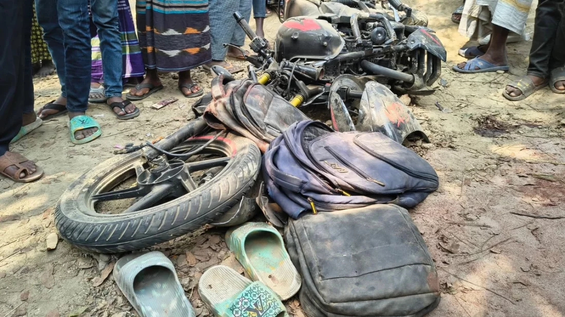 দৌলতপুরে মোটরসাইকেল দুর্ঘটনায় দুই স্কুলছাত্রের মৃত্যু