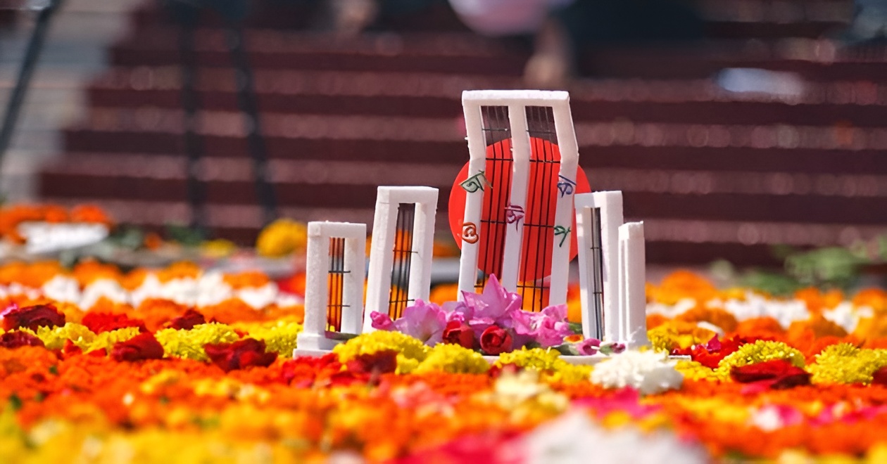 “প্রভাত ফেরি, প্রভাত ফেরি আমায় নেবে সঙ্গে, বাংলা আমার বচন, আমি জন্মেছি এই বঙ্গে।”