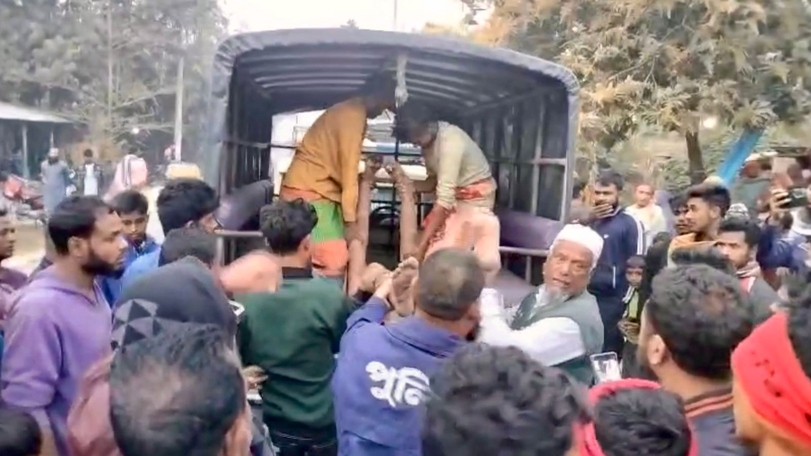 রাজশাহীতে গণপিটুনিতে ডাকাত সদস্যের মৃত্যু ও তিনশ জনের বিরুদ্ধে মামলা