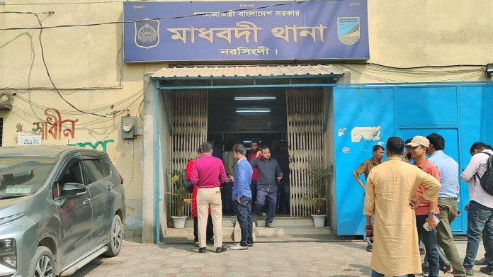 নরসিংদীতে ৪ সন্তানের জননীকে সংঘবদ্ধ ধর্ষণ, একজন গ্রেপ্তার