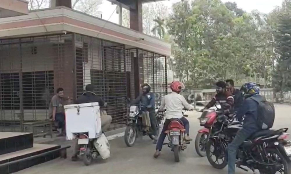 ২ দিন ধরে তেলশূন্য রাজবাড়ী ফিলিং স্টেশন
