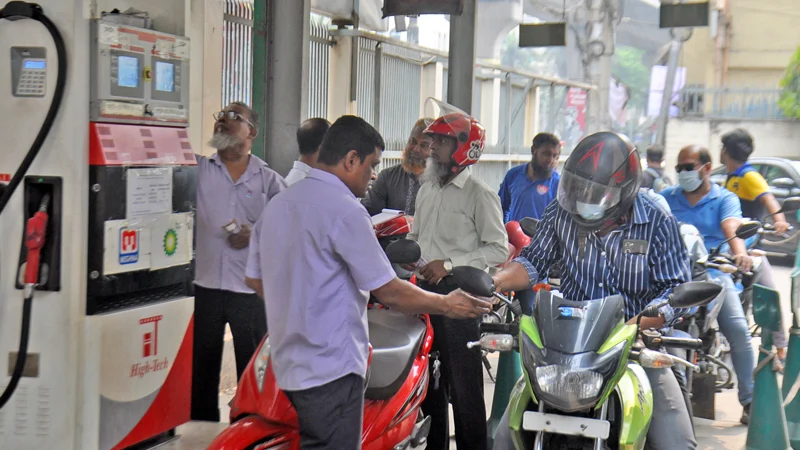 পাম্পে নিরাপত্তা নিশ্চিত না করলে সরবরাহ বন্ধের হুঁশিয়ারি মালিকদের