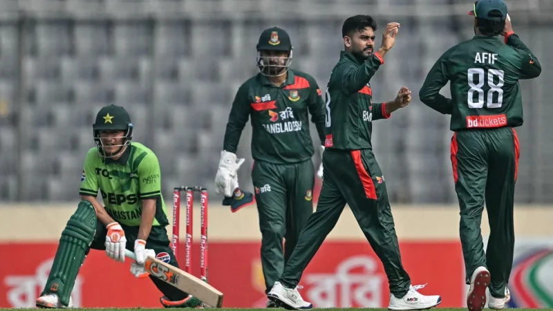 বাংলাদেশের ব্যাটিং বিপর্যয়, ১৫ রানে হারালো ৩ উইকেট