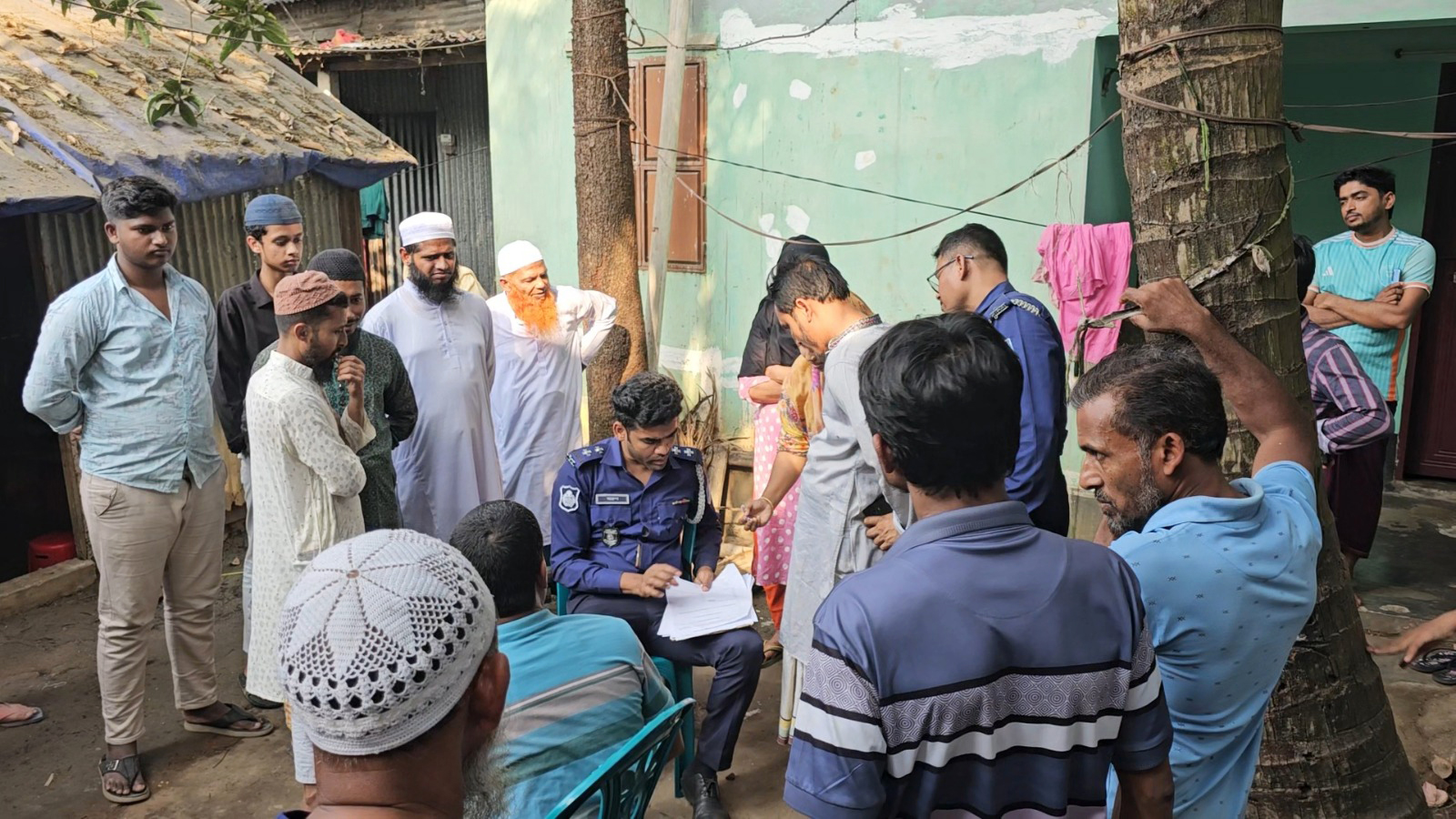 শ্রীপুরে ডোবা থেকে নারীর খণ্ডিত মরদেহ উদ্ধার