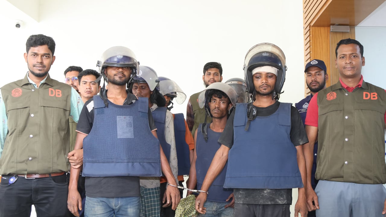 চট্টগ্রামে ডাকাত চক্রের ৯ সদস্য গ্রেপ্তার, লুণ্ঠিত মালামাল উদ্ধার