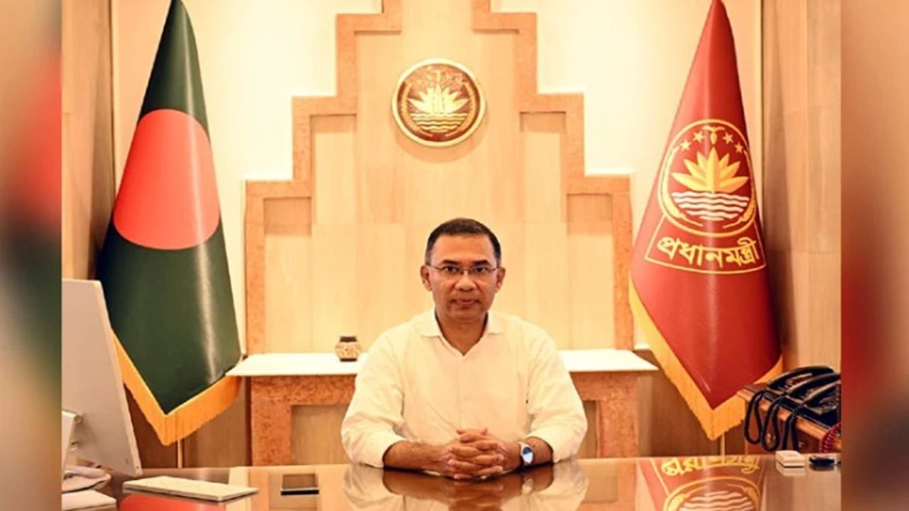 সরকারি ছুটির দিনেও দাপ্তরিক কাজ করছেন প্রধানমন্ত্রী
