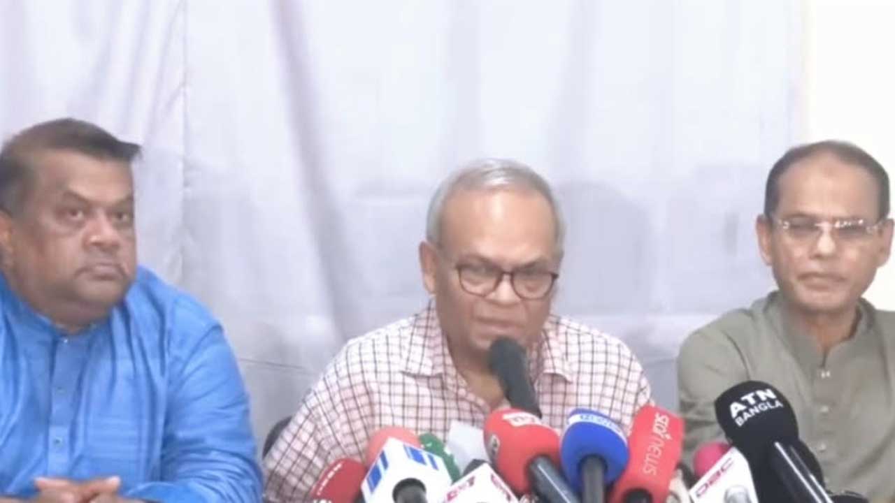নির্ভয়ে কথা বলাই গণতন্ত্রের প্রধান শর্ত : রিজভী