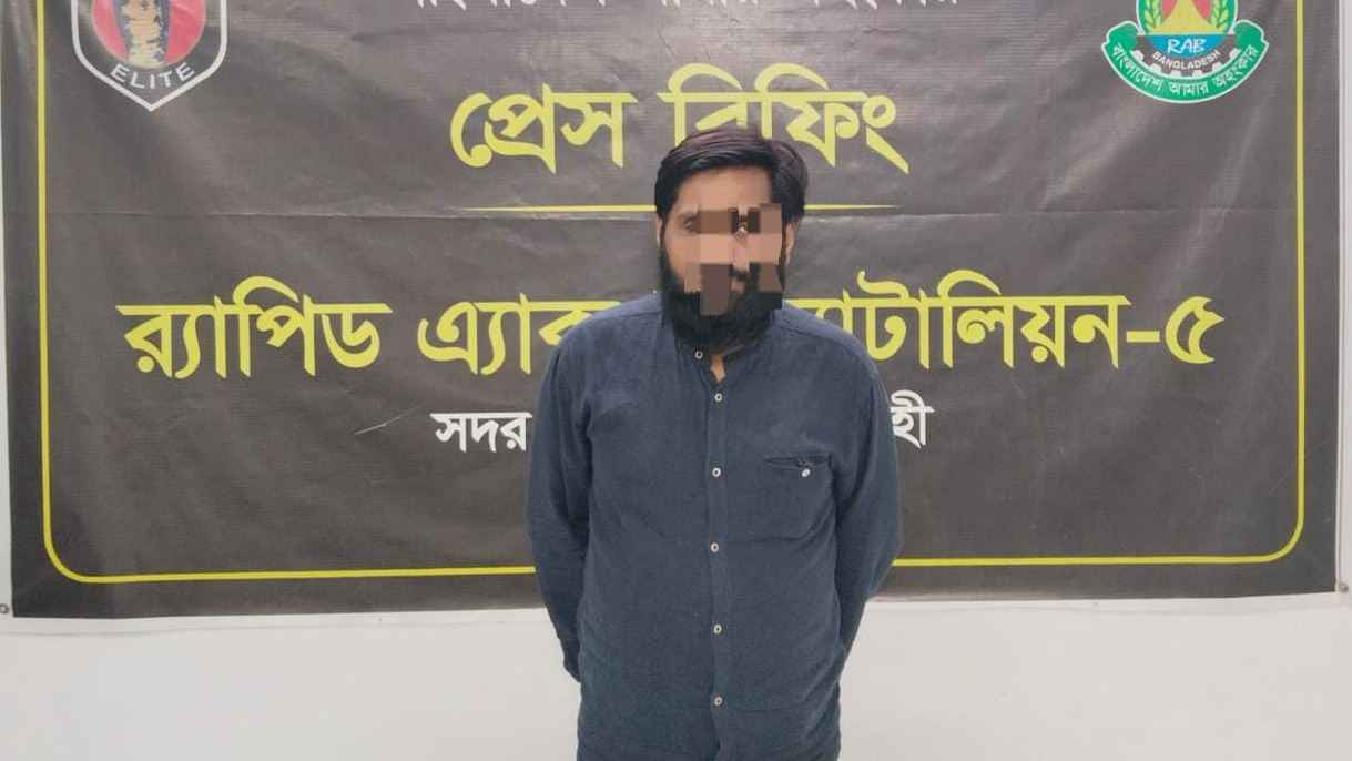 জুতা ও শার্টের কলারে হেরোইনসহ মাদক  কারবারি গ্রেফতার