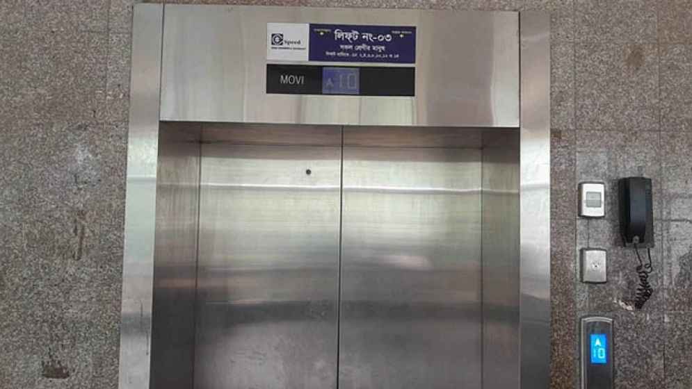 লিফটের জন্য রাখা ফাঁকা জায়গায় পড়ে নারীর মৃত্যু