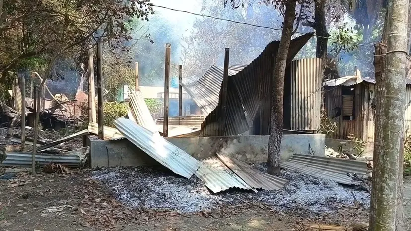 সালিশে ব্যবসায়ীকে কুপিয়ে হত্যা, বাড়িঘরে অগ্নিসংযোগ