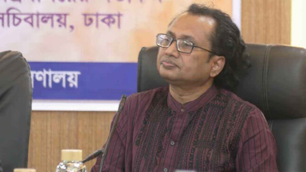 ‘বৈশ্বিক সংকট মোকাবেলায় সরকার কাজ করছে, আতঙ্কিত হবেন না’:উপদেষ্টা ডা. জাহেদ উর রহমান