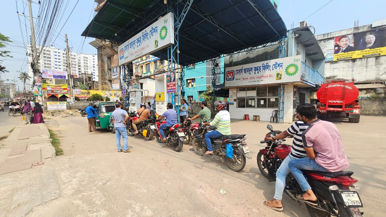 ড্রাইভিং লাইসেন্স ও কাগজপত্র ছাড়া যানবাহনে তেল না দেওয়ার নির্দেশ