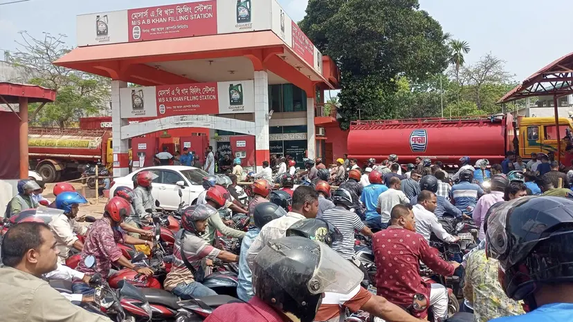 তেল নিতে লাগবে জেলা প্রশাসকের সিল ও স্বাক্ষরযুক্ত ‘ফুয়েল কার্ড’