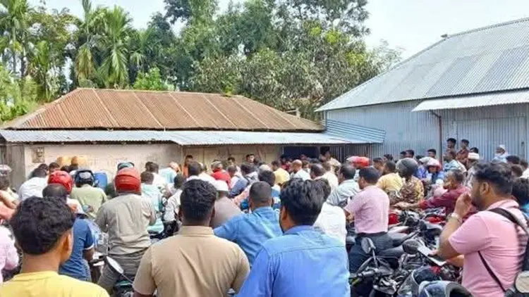 গাইবান্ধায় নিবন্ধনহীন পাম্প থেকে ১২০০ লিটার পেট্রোল জব্দ