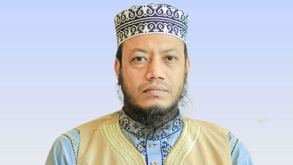 আমির হামজার বিরুদ্ধে ১০০ কোটি টাকার মানহানির মামলা