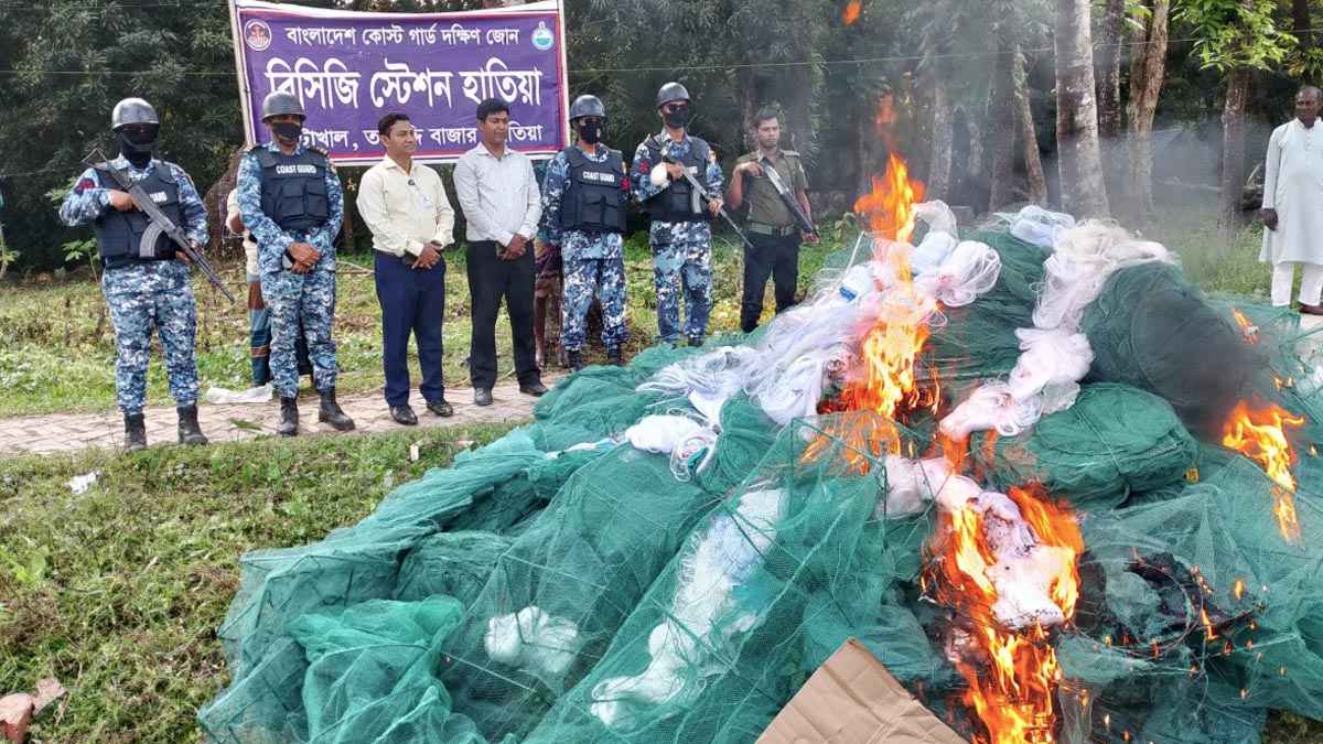 নোয়াখালীতে ৪০ লাখ টাকার অবৈধ জাল ও পলিথিন জব্দ