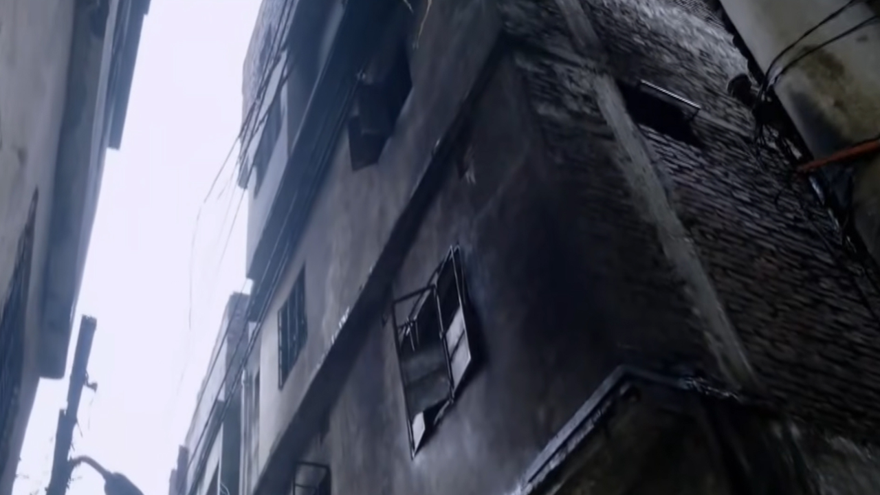 এলিফ্যান্ট রোডের আবাসিক ভবনে অগ্নিকাণ্ড, ৪ ইউনিটের চেষ্টায় নিয়ন্ত্রণে