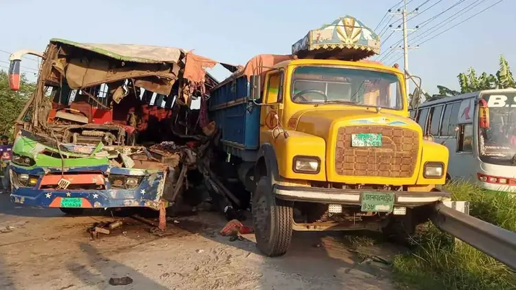 মার্চ মাসে সড়ক দুর্ঘটনায় ঝরল ৫৩২ প্রাণ, প্রাণহানি বেড়েছে ১১ শতাংশের বেশি