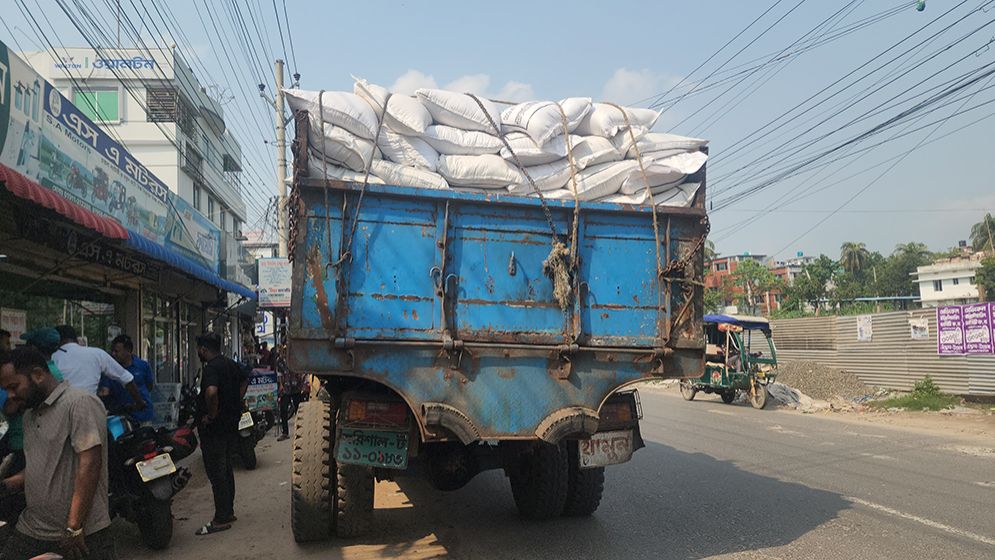 চারশ বস্তা সরকারি চাল আটক