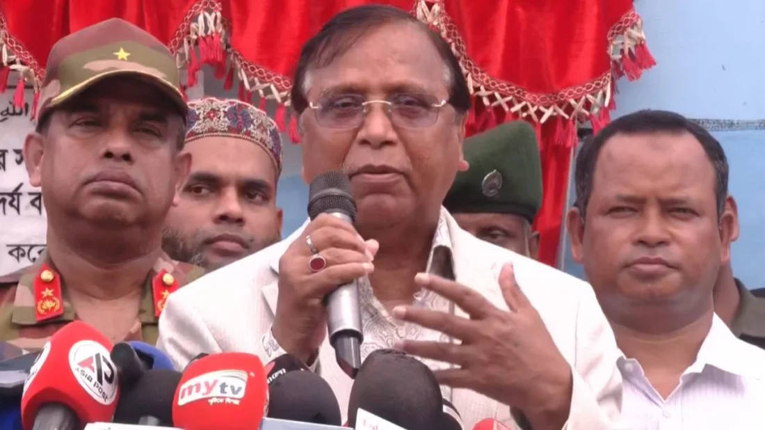 ‘সরকার ফুটপাতের ব্যবসায়ীদের লাইসেন্স দেবে’: ডিএসসিসি প্রশাসক