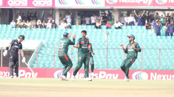 কিউইদের ব্যাটিং বিপর্যয়, জয়ের পথে বাংলাদেশ