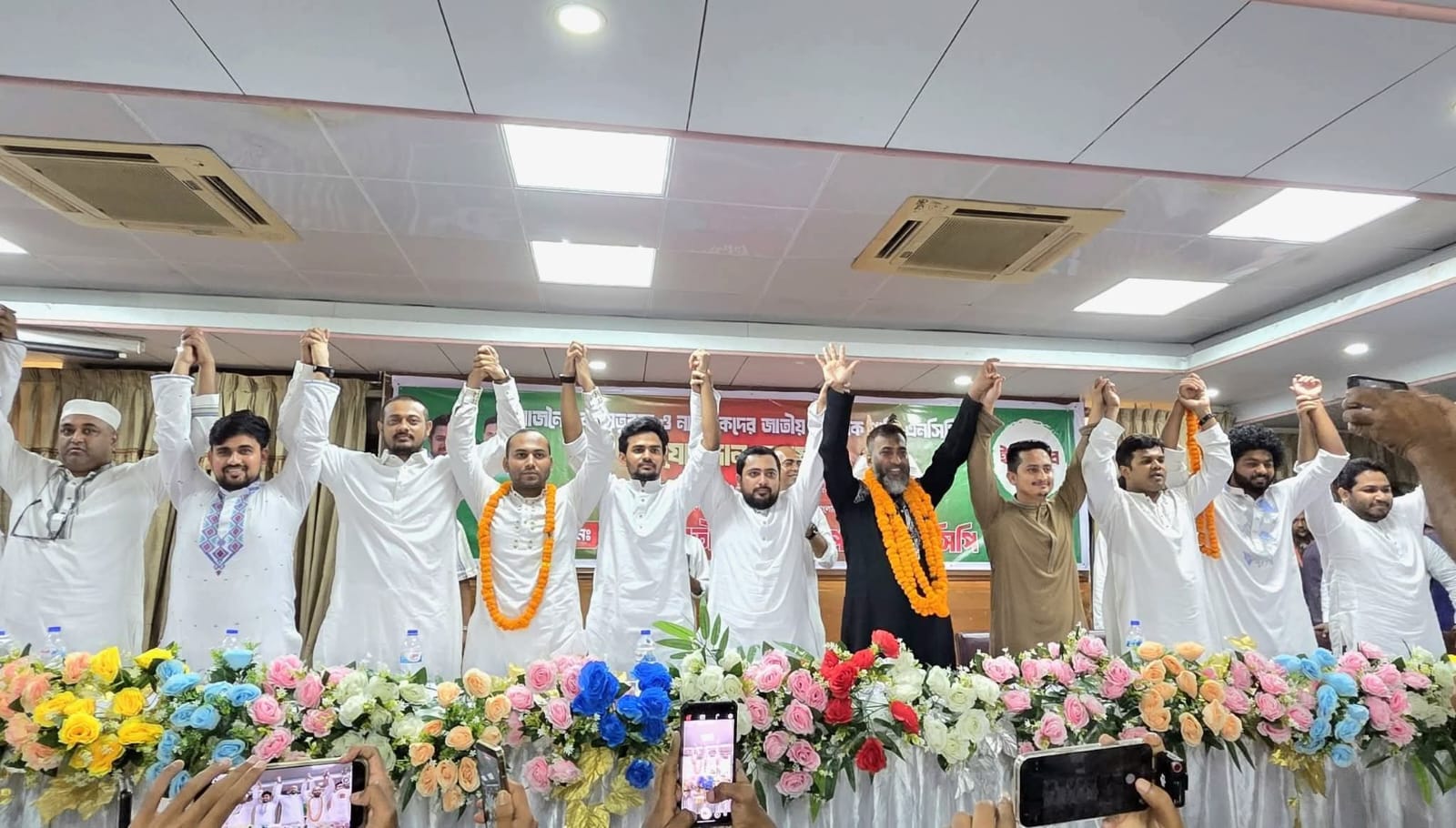 ইসহাক সরকারসহ বিশিষ্ট কয়েকজনের এনসিপিতে যোগদান, কাকরাইলে জমজমাট আয়োজন