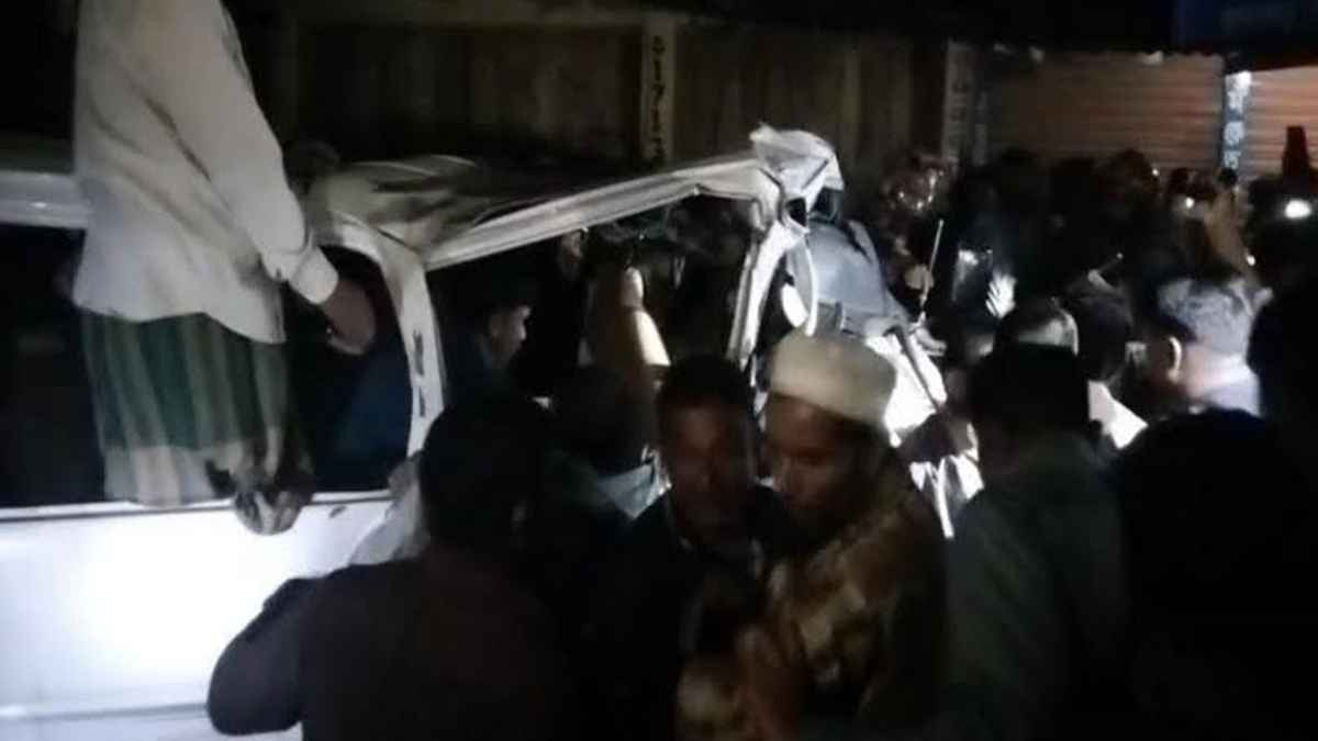 নাগেশ্বরীতে ট্রাক ও মাইক্রোবাসের মুখোমুখি সংঘর্ষে শিশুসহ নিহত ৩
