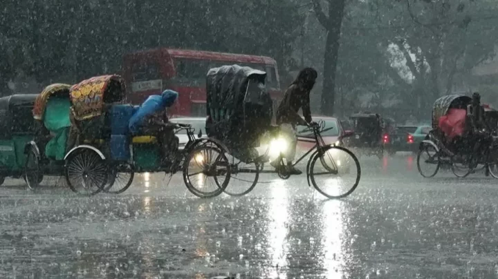 দেশজুড়ে ভারি বৃষ্টির আভাস, নদীবন্দরগুলোতে সতর্কতা জারি