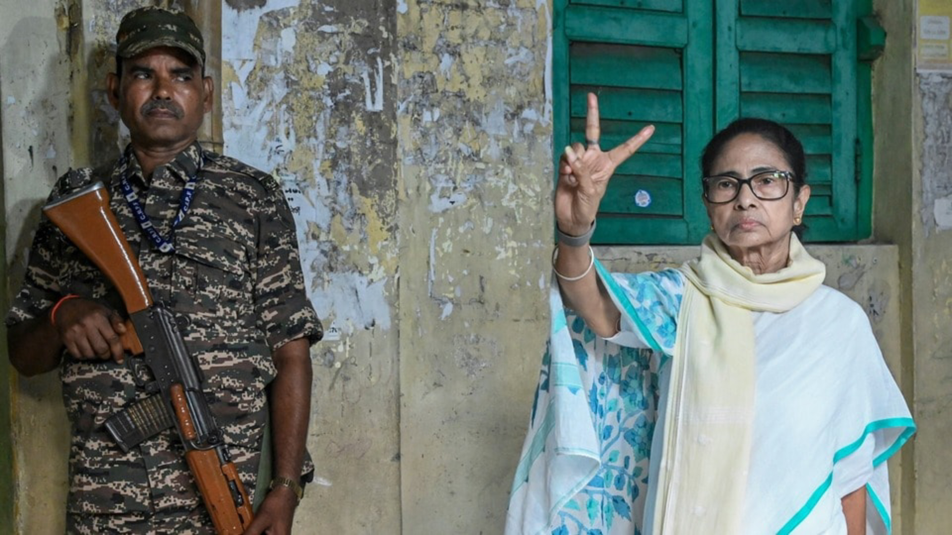 হামলার আশঙ্কায় মমতা, বাড়িতে কেন্দ্রীয় বাহিনী মোতায়েন