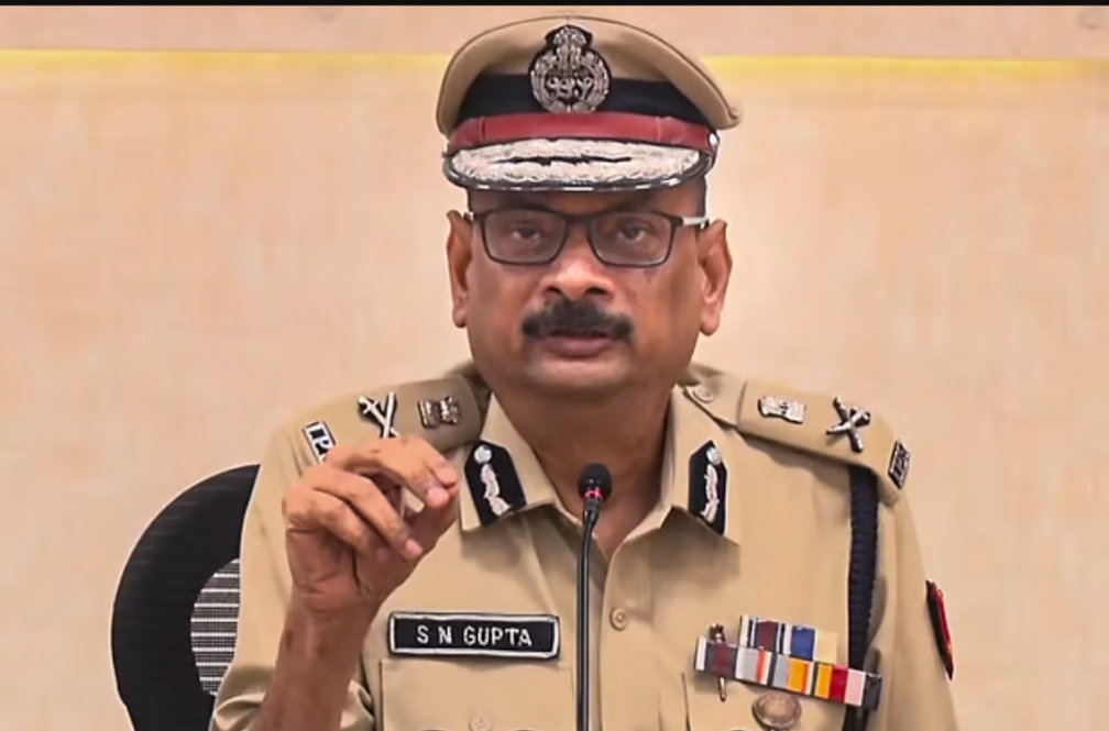 পশ্চিমবঙ্গে ৪৮ ঘণ্টায় ২০০ এফআইআর, গ্রেপ্তার ৪৩৩, আটক ১১০০