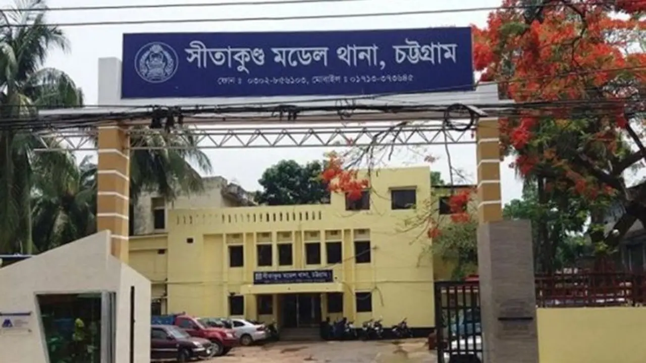 নাগরদোলা ছিঁড়ে যাওয়ায় সৈকতে পর্যটক-ব্যবসায়ী সংঘর্ষ, আহত ১২-