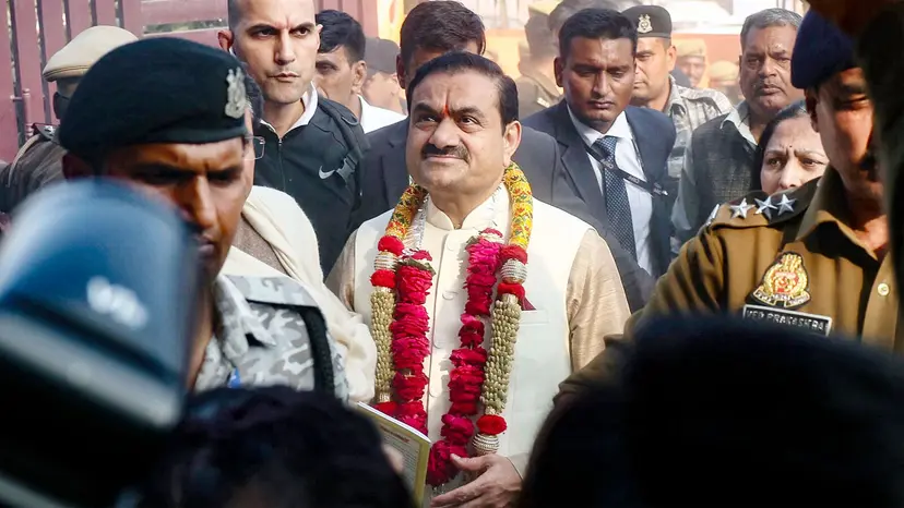 বিনিয়োগের প্রতিশ্রুতি দিয়ে যুক্তরাষ্ট্রে মামলা থেকে রেহাই পেলেন আদানি