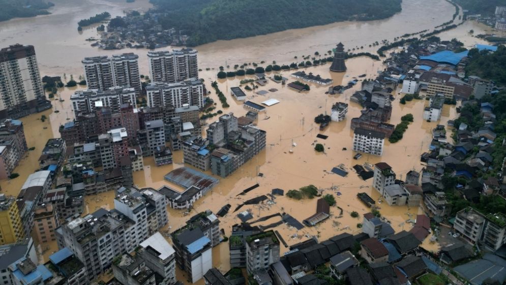 চীনে ভয়াবহ বন্যা ও ভূমিধসে ১০ জনের মৃত্যু