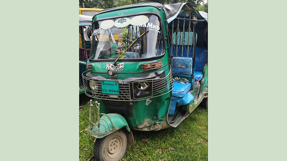 ডিউটিরত পুলিশ বহনকারী সিএনজিকে বাসের ধাক্কা, আহত ৪