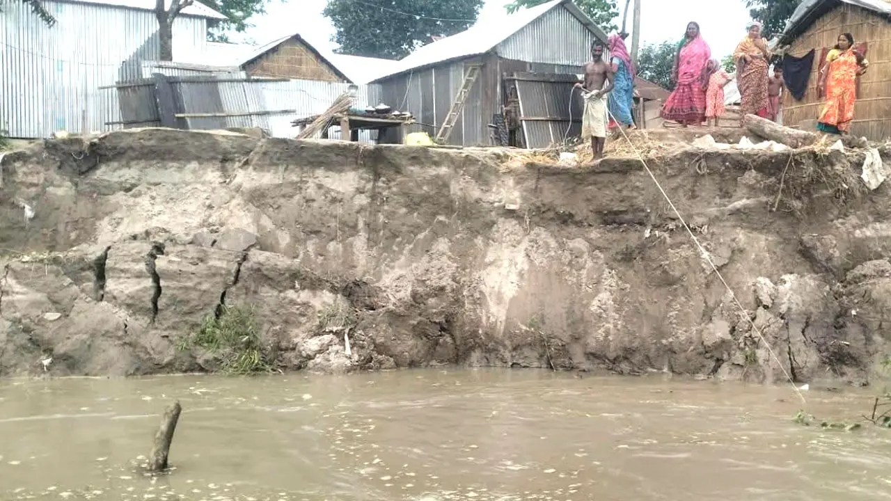 কালজানি নদীভাঙনে কুড়িগ্রামে ৩ দিনে বিলীন ৮০ বাড়িঘর