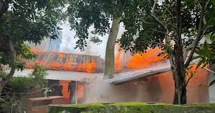 তাড়াশে ভয়াবহ অগ্নিকাণ্ড: চালকল মালিকের বসতবাড়িসহ পুড়েছে ৭টি ঘর