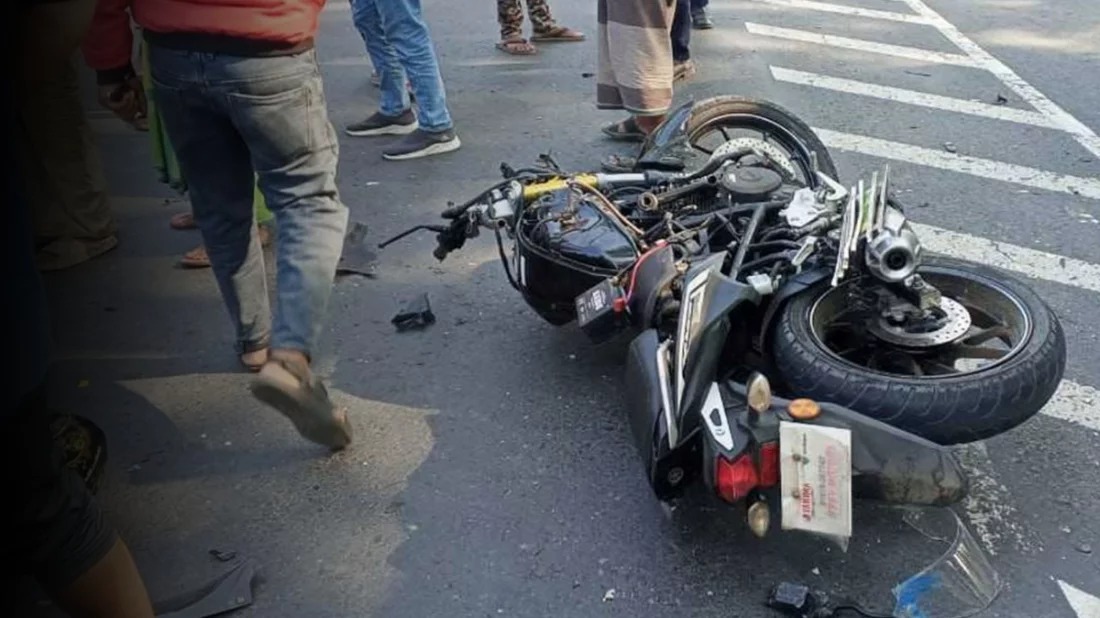 মোটরসাইকেল দুর্ঘটনায় একসঙ্গে প্রাণ গেল দুই ভাইয়ের