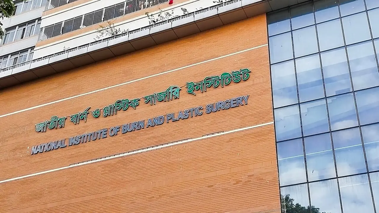 রূপনগরে মাদ্রাসার সাইনবোর্ড লাগাতে গিয়ে বিদ্যুৎস্পৃষ্ট, শিক্ষকসহ দুই শিক্ষার্থী দগ্ধ