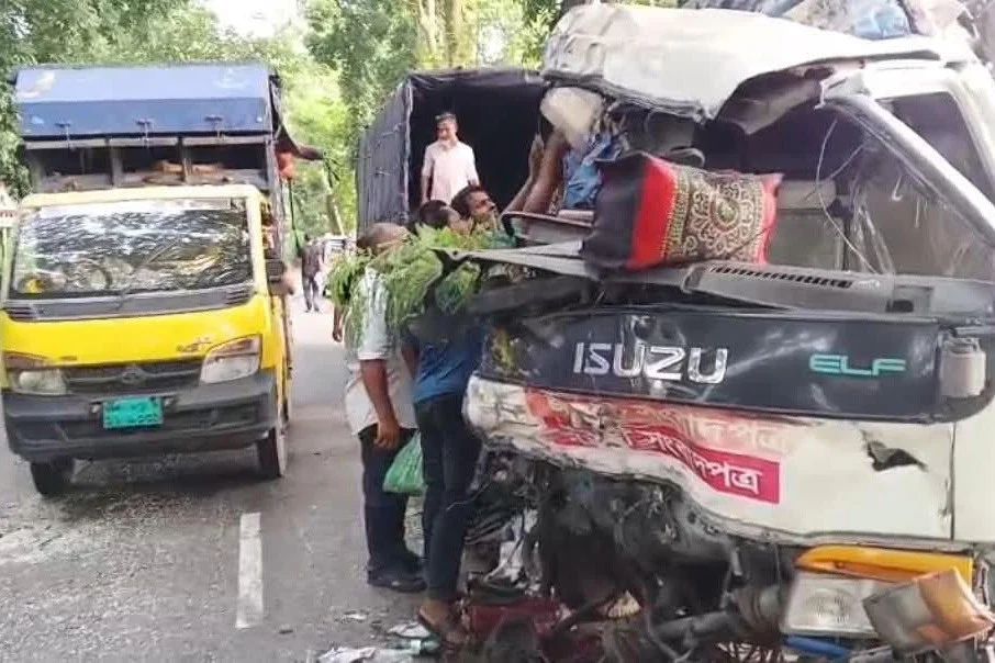 মাদারীপুরে সড়ক দুর্ঘটনায় নিহত ১, আহত ৪