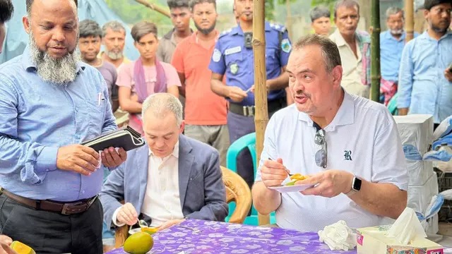 রাজশাহীর আমের প্রশংসা করে কোল্ড চেইন বাড়ানোর পরামর্শ মার্কিন রাষ্ট্রদূতের