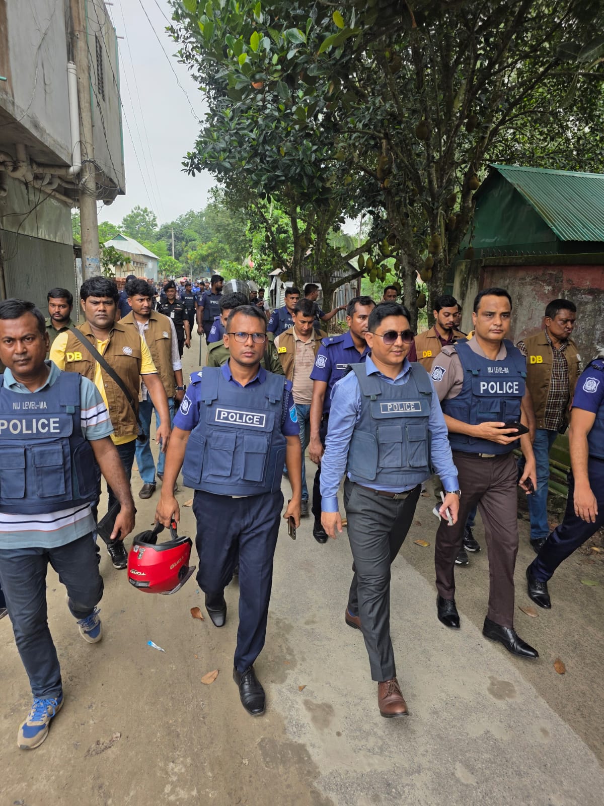 নরসিংদীর রায়পুরায় আধিপত্য বিস্তার নিয়ে সংঘর্ষ, নিহত ১ যৌথ বাহিনির অভিযান