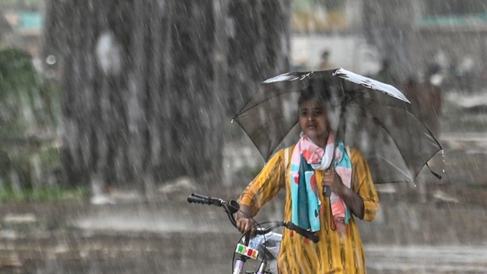 ১০ জেলায় দুপুরের মধ্যে ঝড়বৃষ্টির আভাস