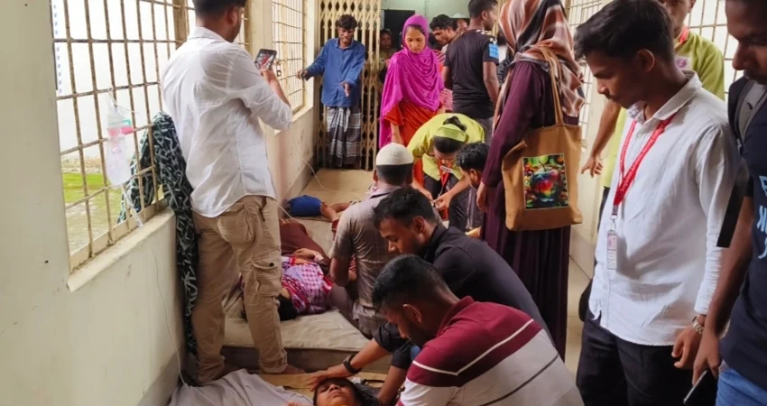পোশাক কারখানায় পানি পান করে শতাধিক শ্রমিক অসুস্থ
