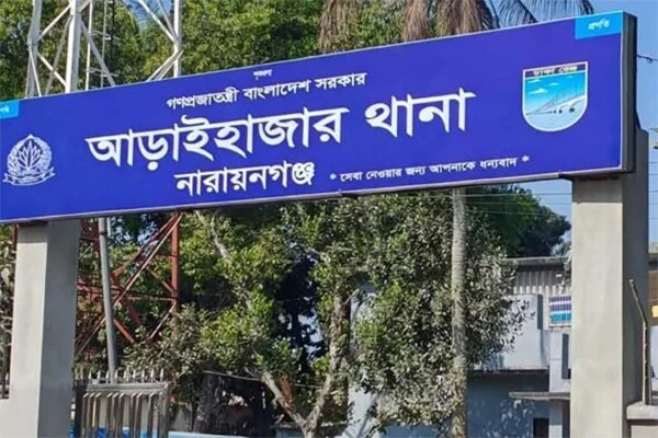নারায়ণগঞ্জে ডিবির তিন সদস্যকে পিটিয়ে গুরুতর আহত