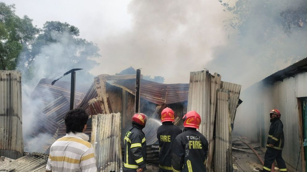 টঙ্গীতে আগুনে পুড়ল ২৫ ঘর